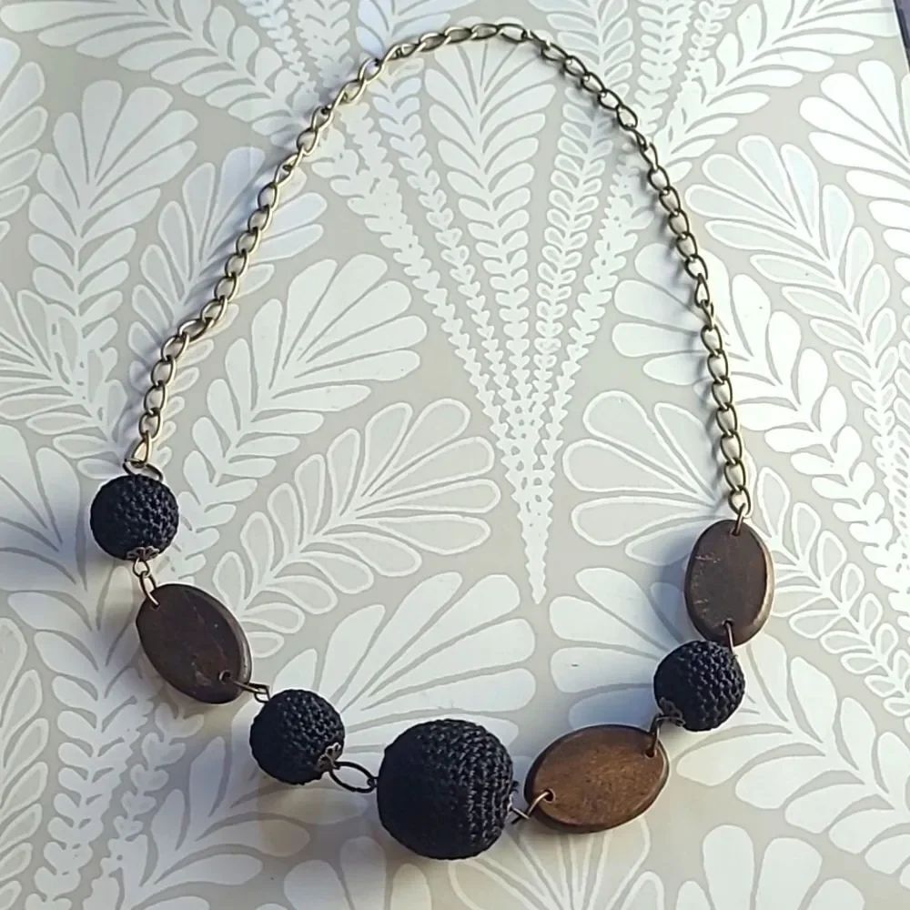 Vintage 90s beaded wooden necklace